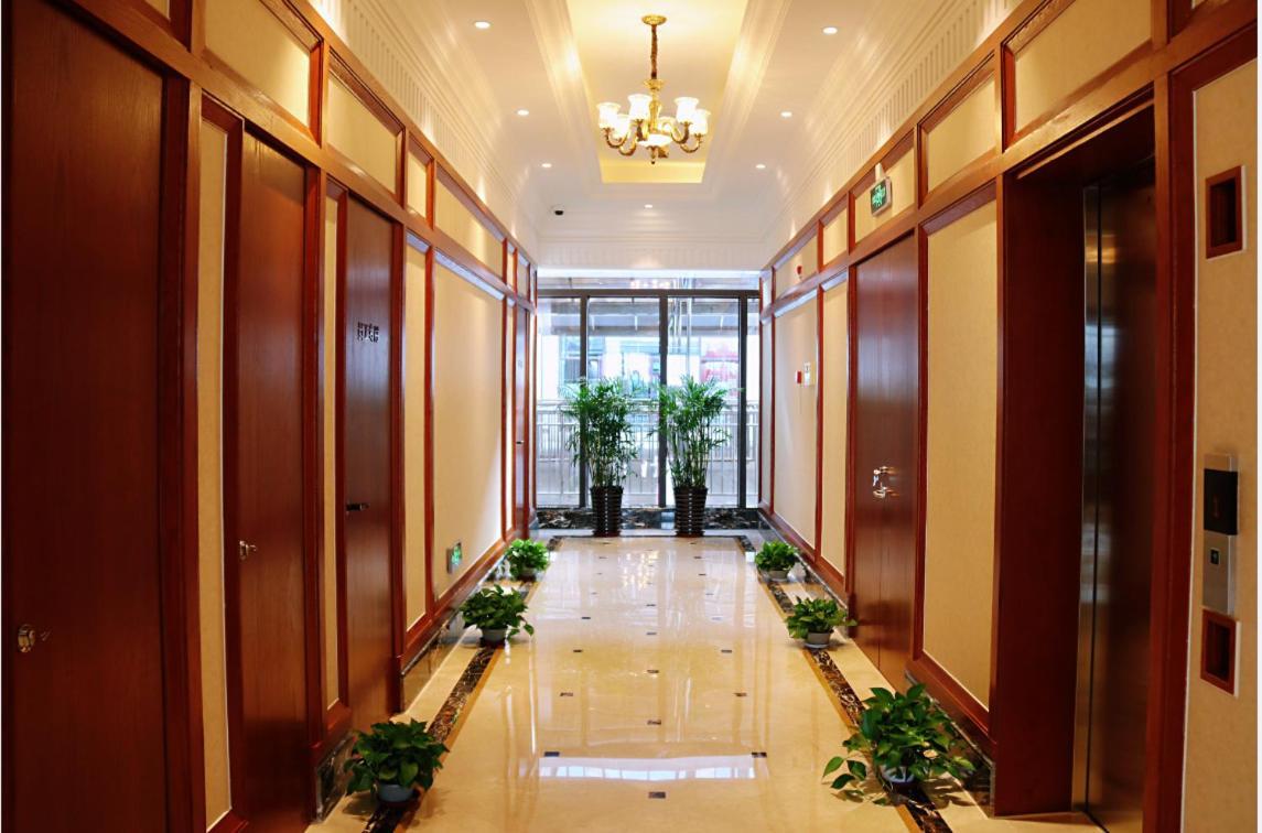 Linjiang International Cruise Hotel Baoyang Road Shanghai Esterno foto